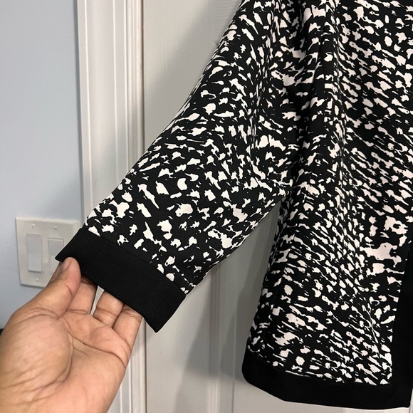 Kim Rogers Open Jacket/Blazer - black & white animal print - Size 10 petite - Picture 2 of 4